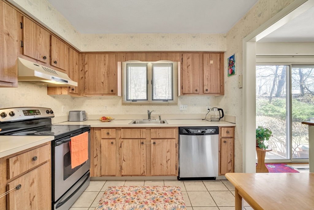 19 April Lane, Unit 19 Lexington, MA 02421 - Photo 6 of 39