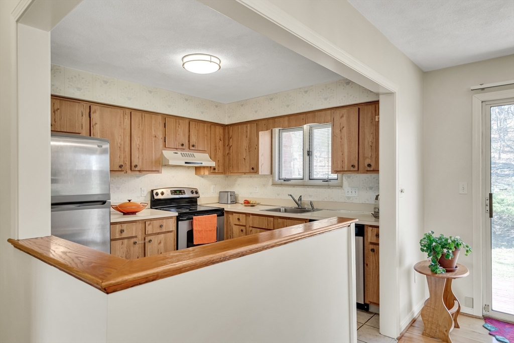 19 April Lane, Unit 19 Lexington, MA 02421 - Photo 9 of 39