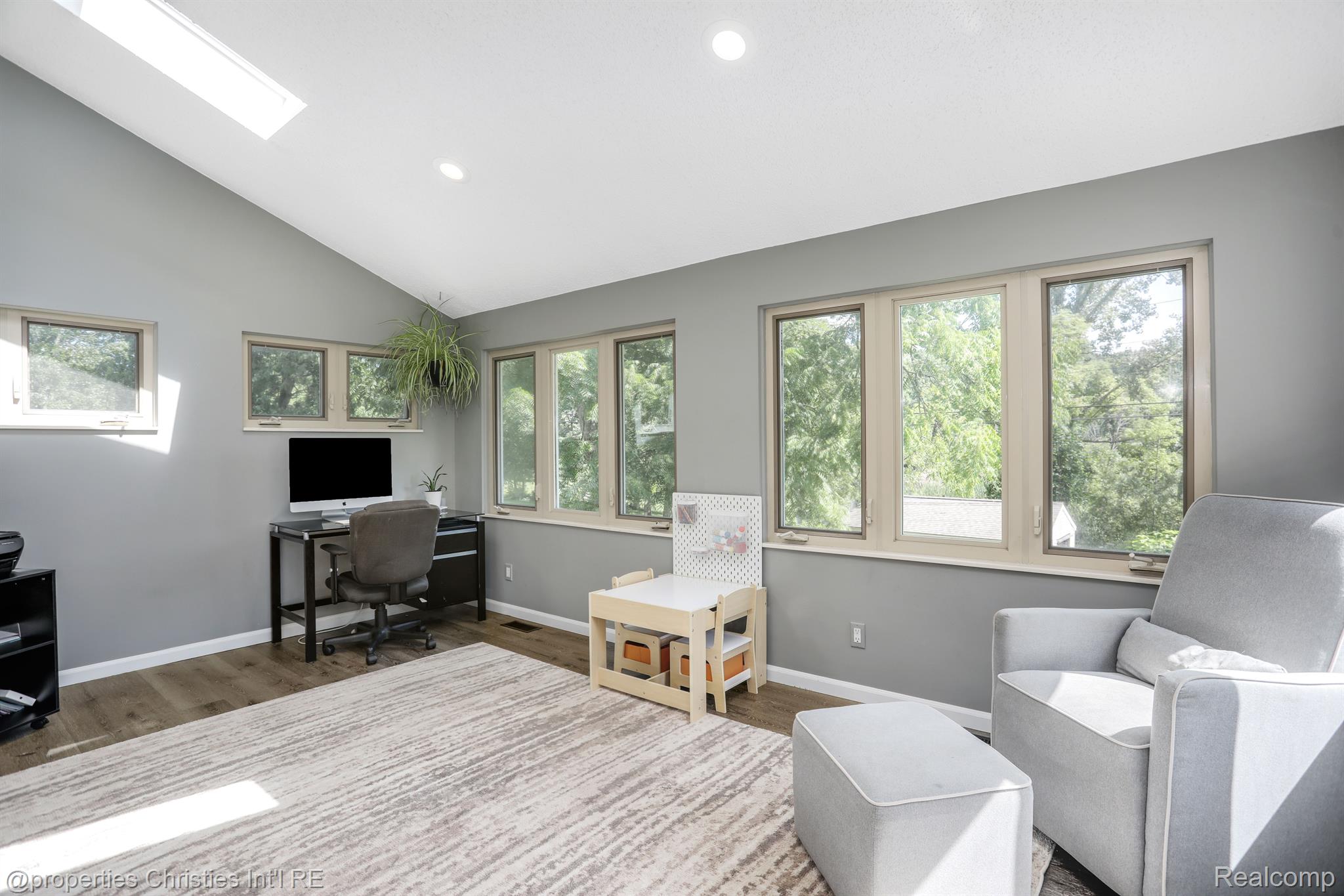 9524 Cedargrove Road Clarkston, MI 48348 - Photo 9 of 53 4 seasons room, with natural light flooding in