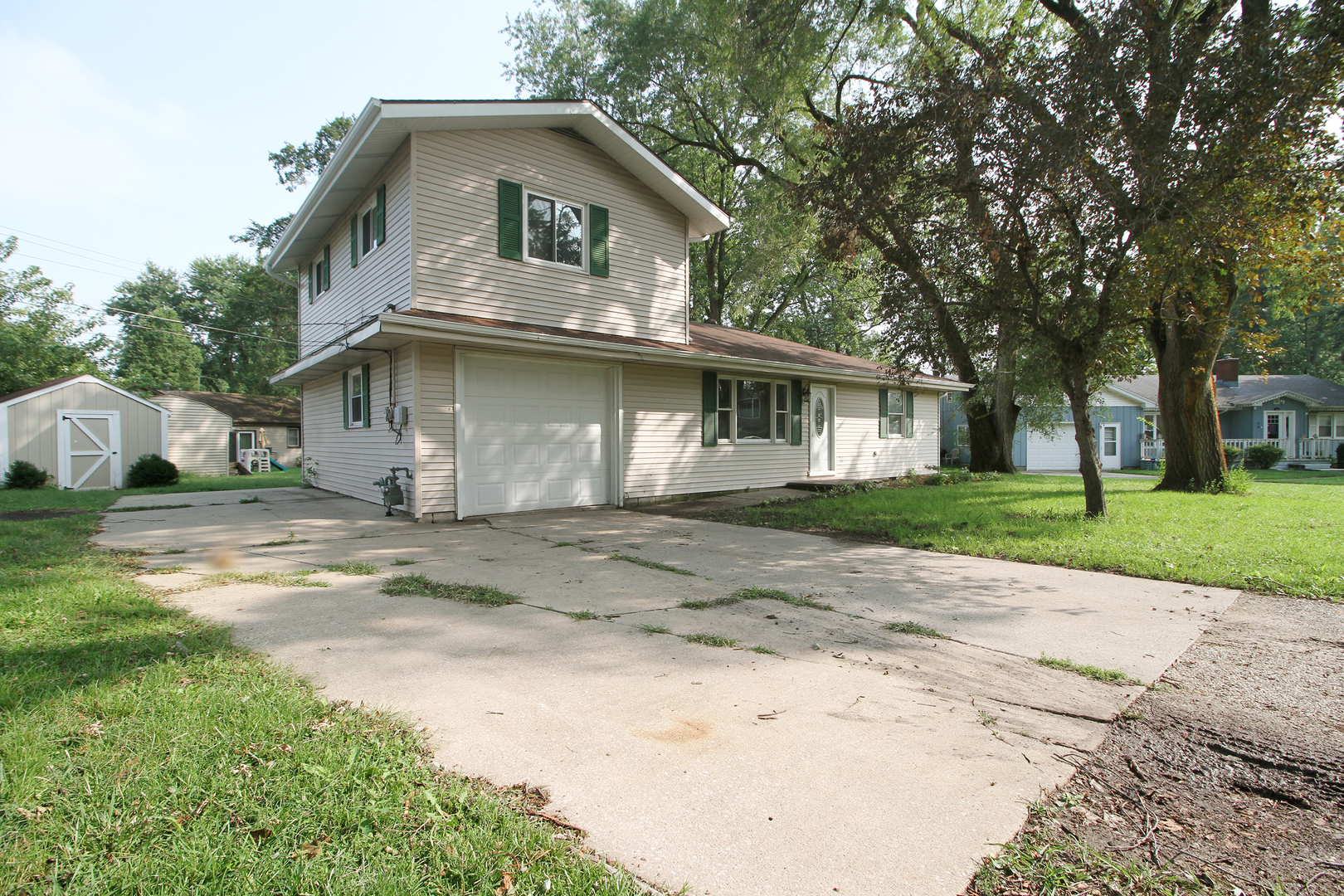 89 South 3120W Road Kankakee, IL 60901 - Photo 14 of 14 a front view of a house with a yard