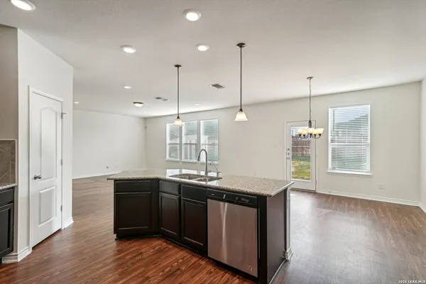 $2,095 | 3306 Putnam Fields, Converse, TX 78109