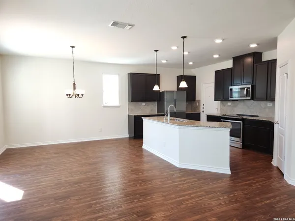 $2,095 | 3306 Putnam Fields, Converse, TX 78109