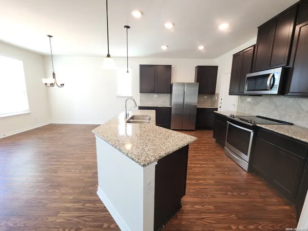 $2,095 | 3306 Putnam Fields, Converse, TX 78109