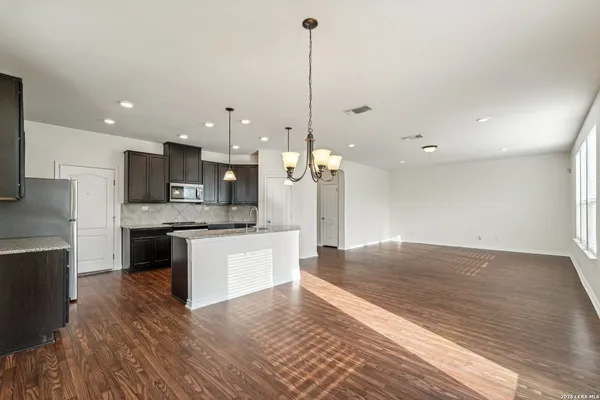 $2,095 | 3306 Putnam Fields, Converse, TX 78109