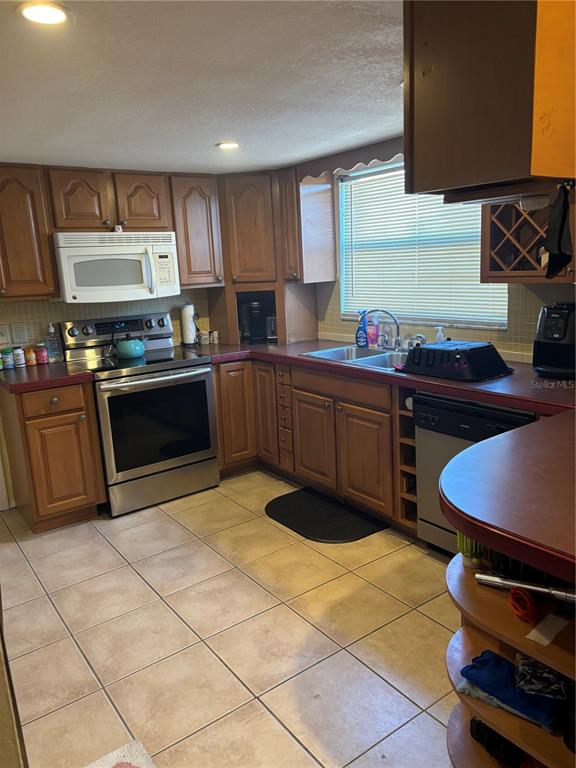 9616 Lake Christina Lane Port Richey, FL 34668 - Photo 5 of 18