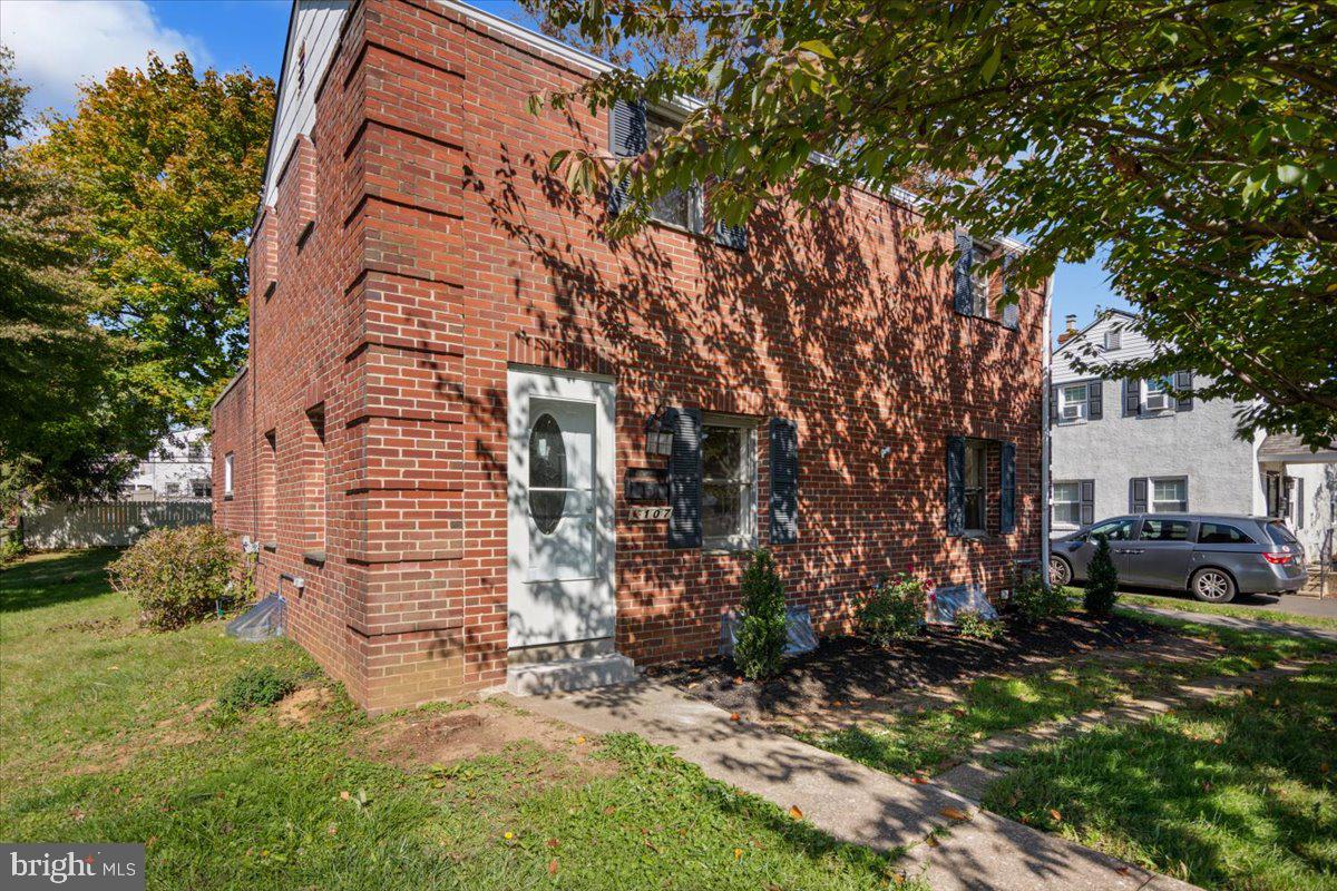 107 Lyster Road Oreland, PA 19075 - Photo 1 of 23
