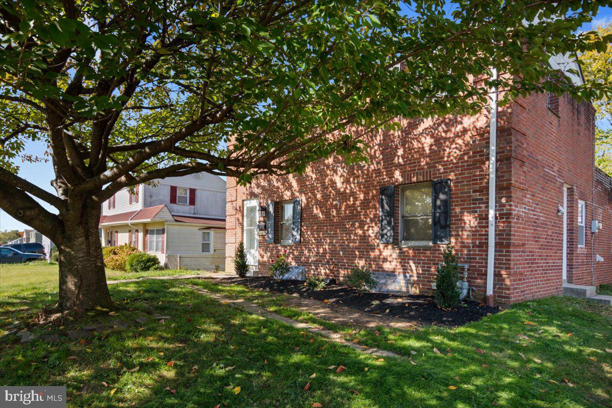 107 Lyster Road Oreland, PA 19075 - Photo 2 of 23
