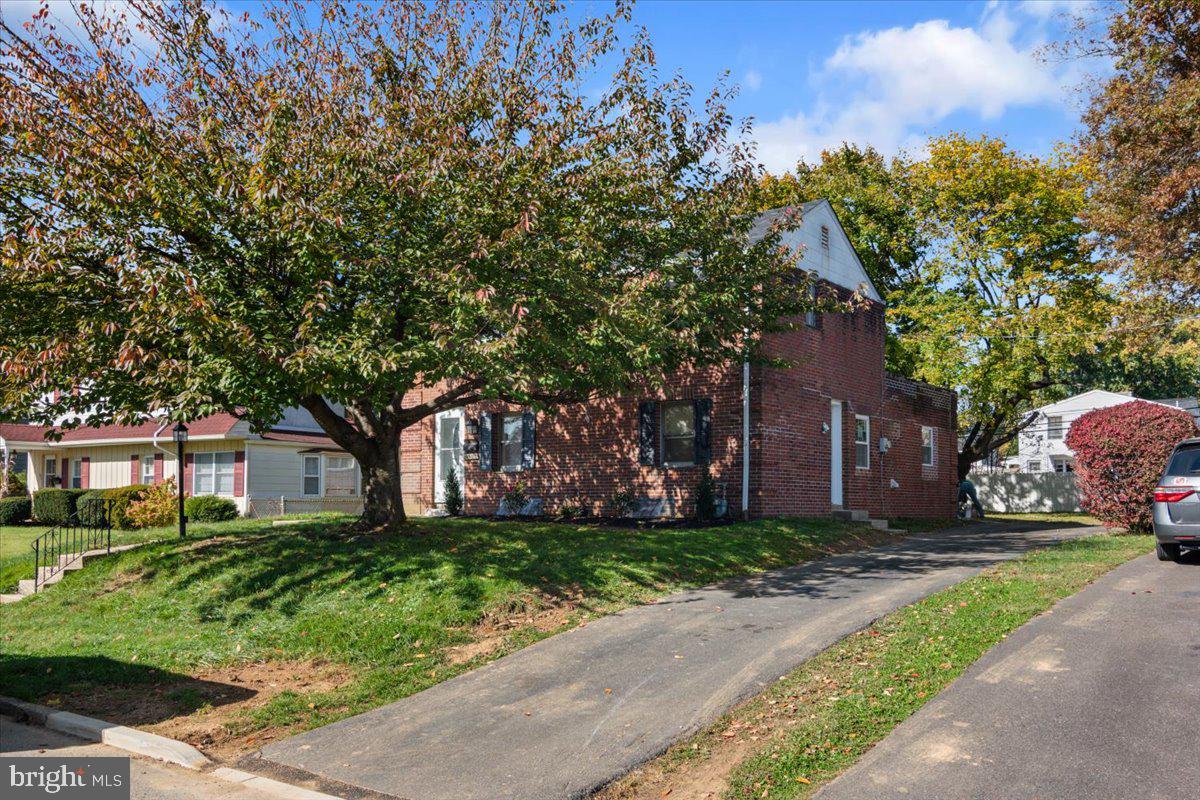 107 Lyster Road Oreland, PA 19075 - Photo 3 of 23