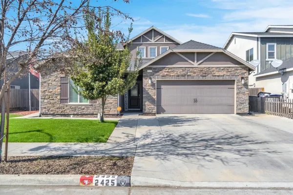 $499,990 | 2425 North Divisadero Street, Visalia, CA 93291