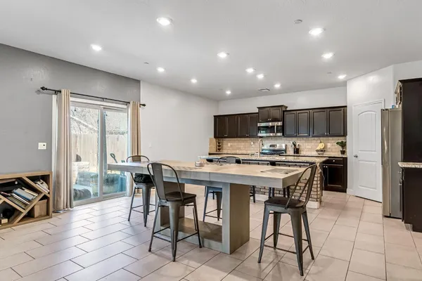 $480,000 | 2425 North Divisadero Street, Visalia, CA 93291