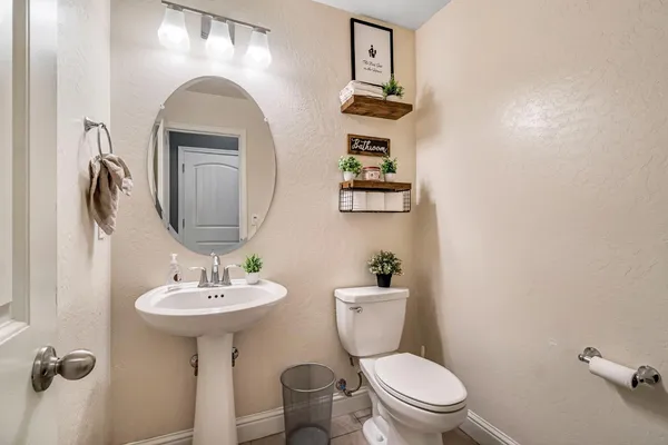 $480,000 | 2425 North Divisadero Street, Visalia, CA 93291