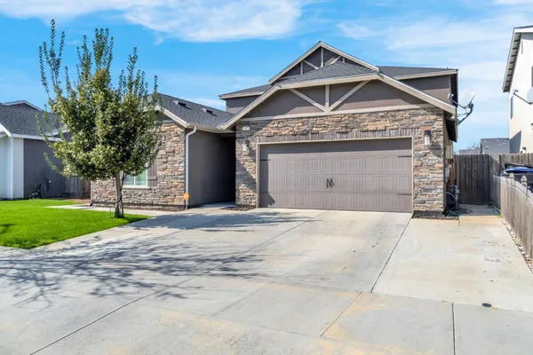$480,000 | 2425 North Divisadero Street, Visalia, CA 93291
