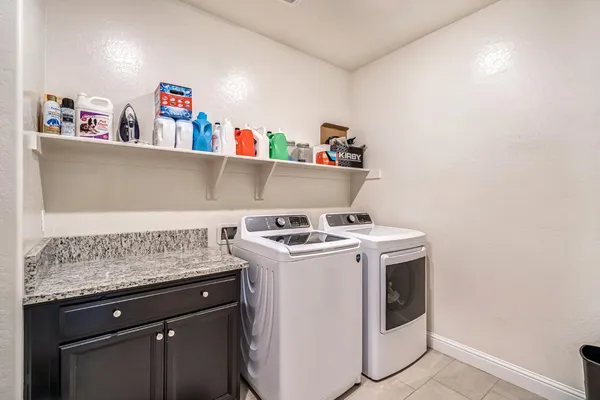 $480,000 | 2425 North Divisadero Street, Visalia, CA 93291