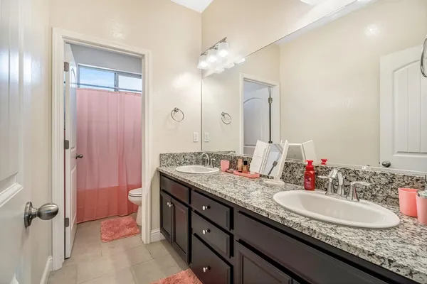 $480,000 | 2425 North Divisadero Street, Visalia, CA 93291