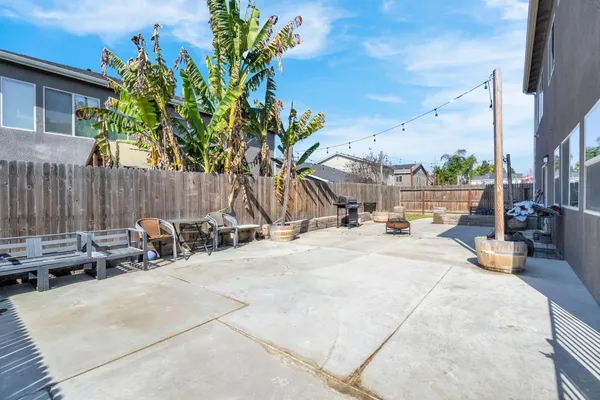 $480,000 | 2425 North Divisadero Street, Visalia, CA 93291
