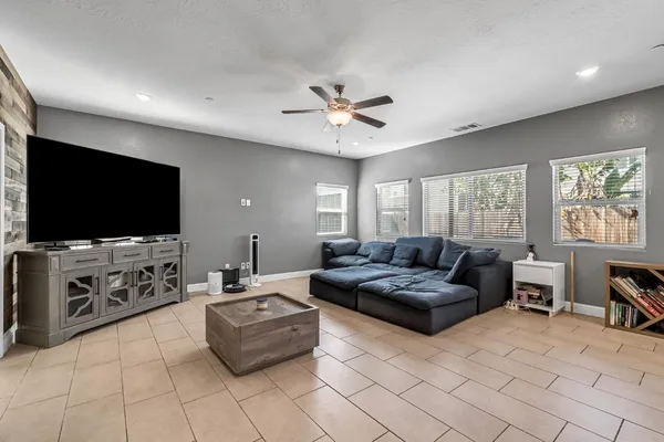$480,000 | 2425 North Divisadero Street, Visalia, CA 93291