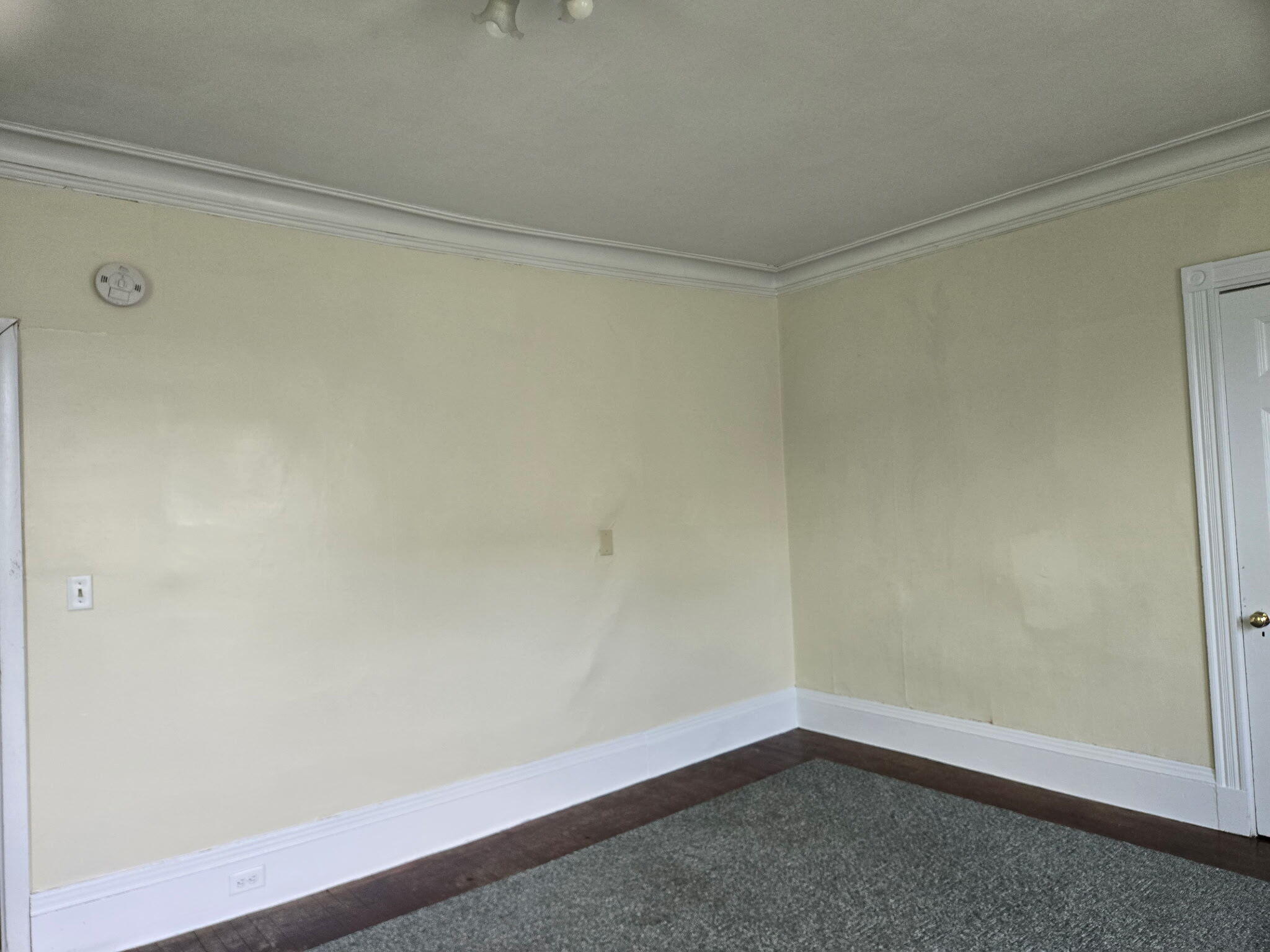 92 Pine Street Lewiston, ME 04240 - Photo 7 of 16 IMG_20251008_132444 (3)