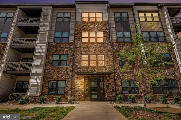 $480,000 | 21460 Mount Sterling Terrace, Unit 303, Sterling, VA 20164