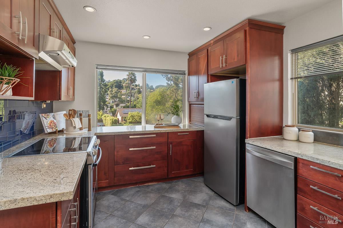 727 Alice Street Novato, CA 94945 - Photo 6 of 23