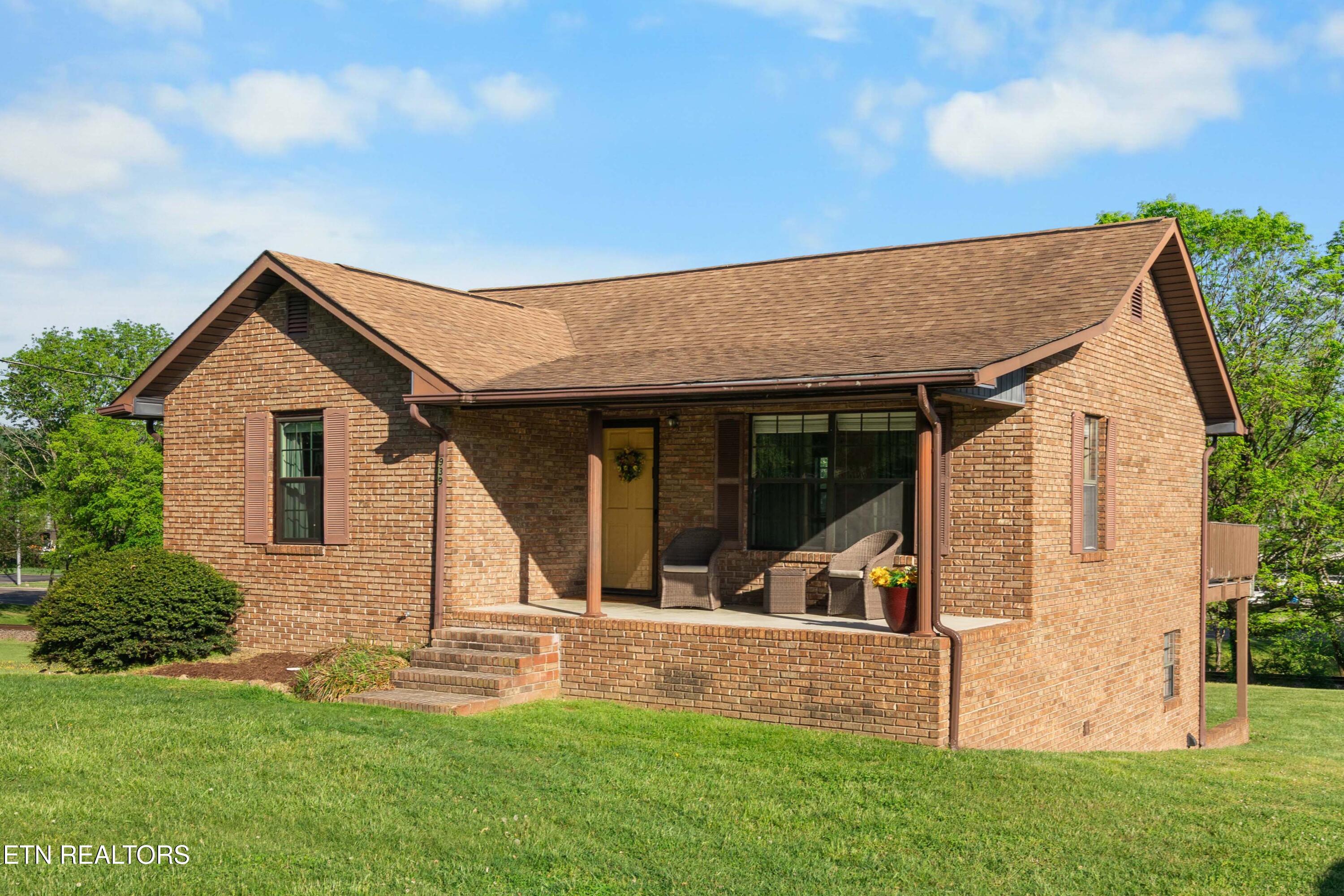 939 Fowler Street Clinton, TN 37716 - Photo 3 of 36 030A1161