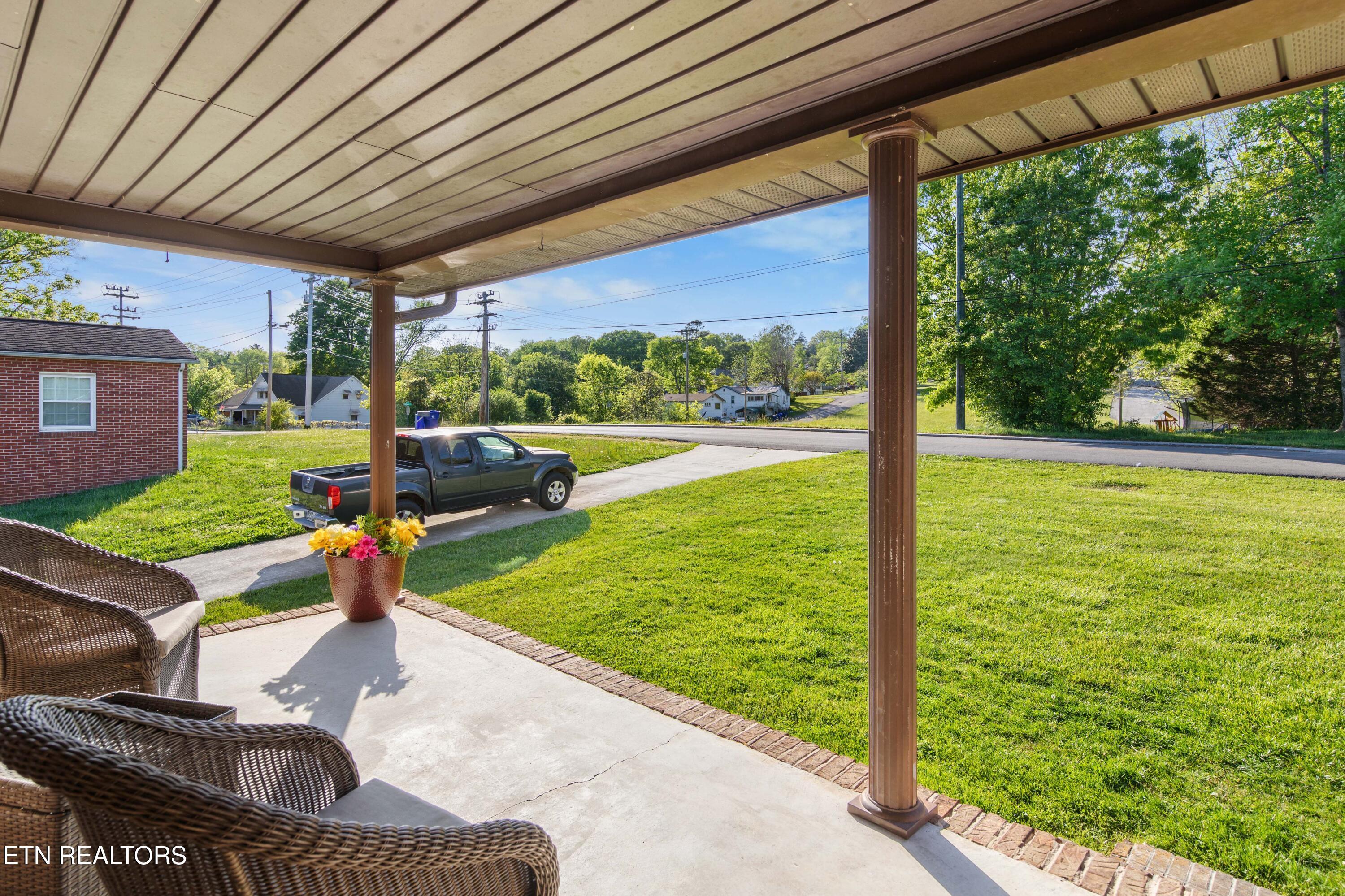 939 Fowler Street Clinton, TN 37716 - Photo 6 of 36 030A1142