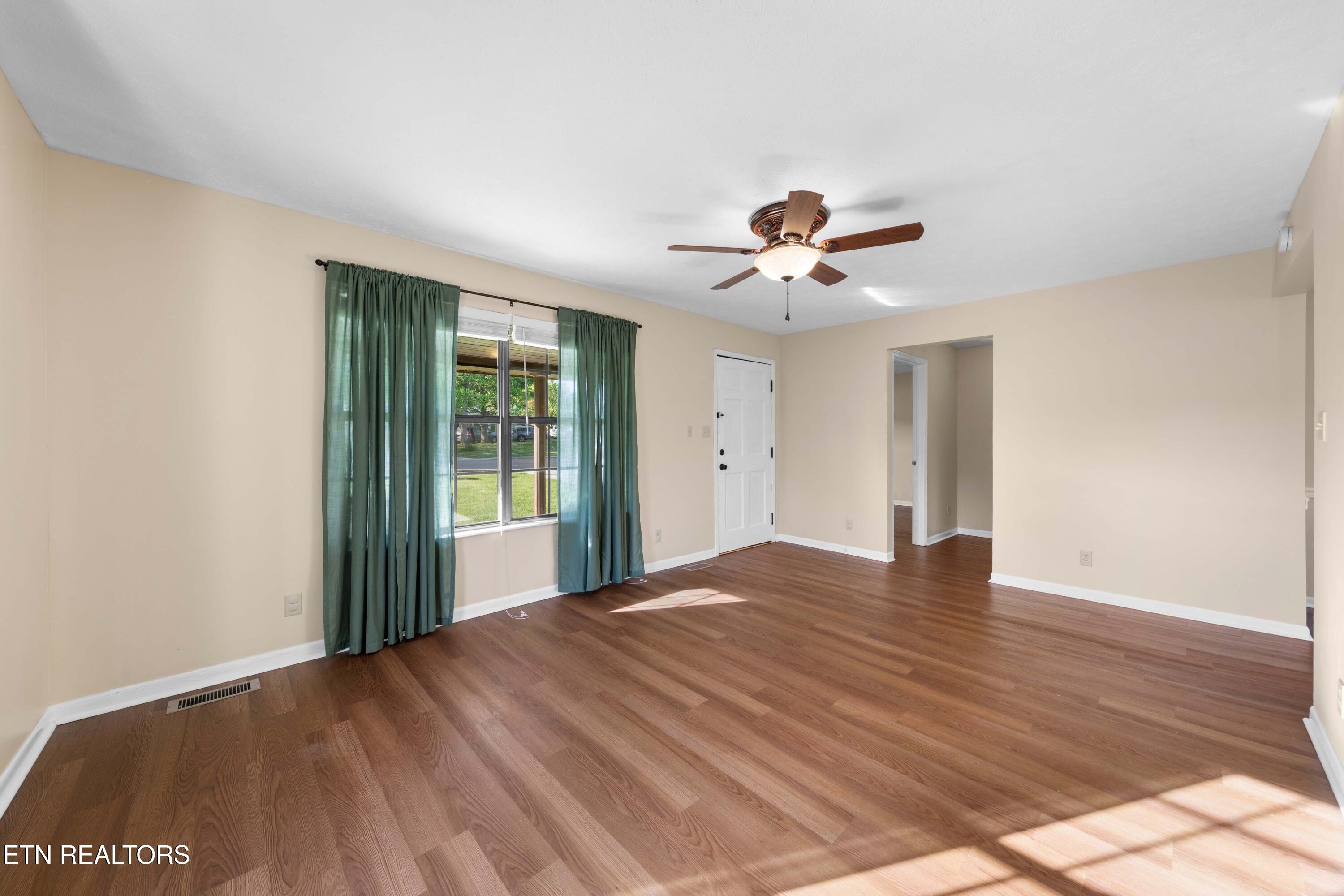 939 Fowler Street Clinton, TN 37716 - Photo 8 of 36 030A1106