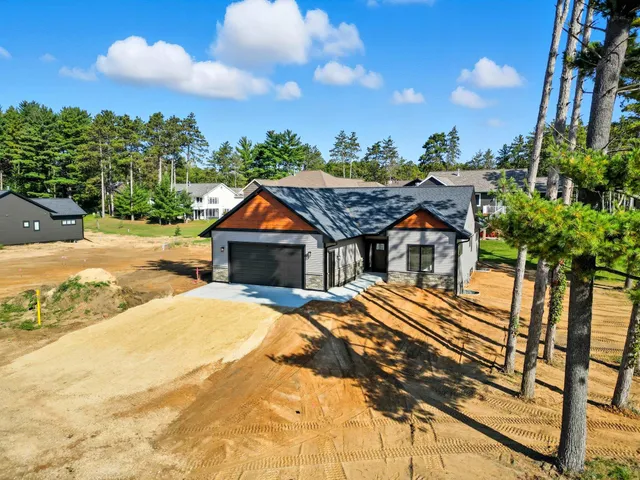 $489,900 | 806 Saddle, Portage, WI 53901