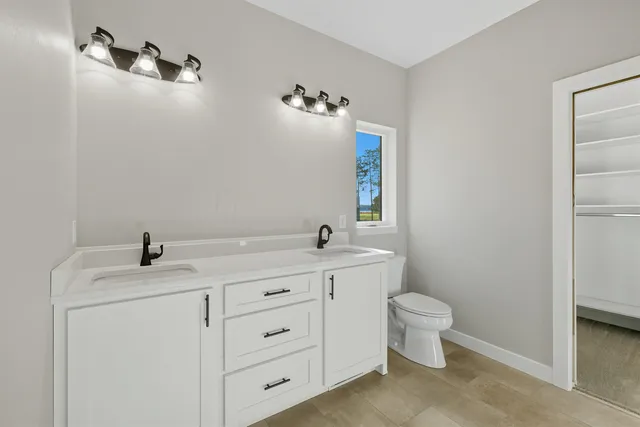 $489,900 | 806 Saddle, Portage, WI 53901