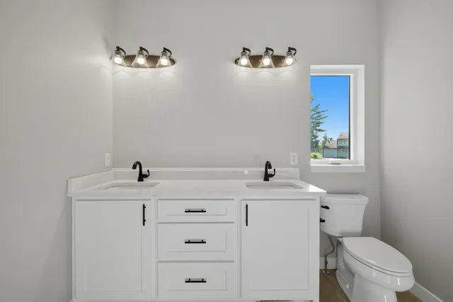 $489,900 | 806 Saddle, Portage, WI 53901