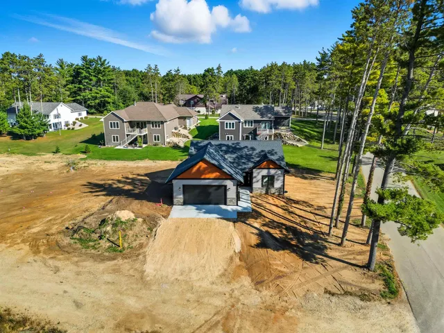 $489,900 | 806 Saddle, Portage, WI 53901