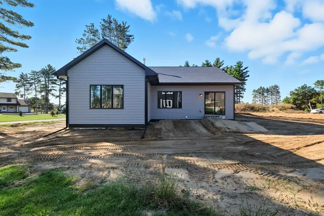 $489,900 | 806 Saddle, Portage, WI 53901