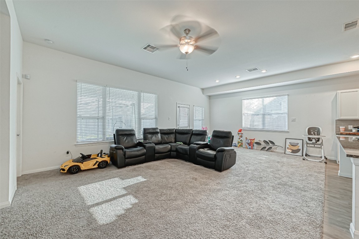 9435 Klein Lane Houston, TX 77044 - Photo 3 of 16