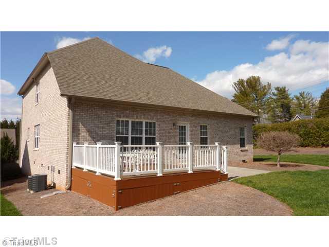 3201 Cross Tree Road Winston-Salem, NC 27106 - Photo 13 of 16 Exterior Back.