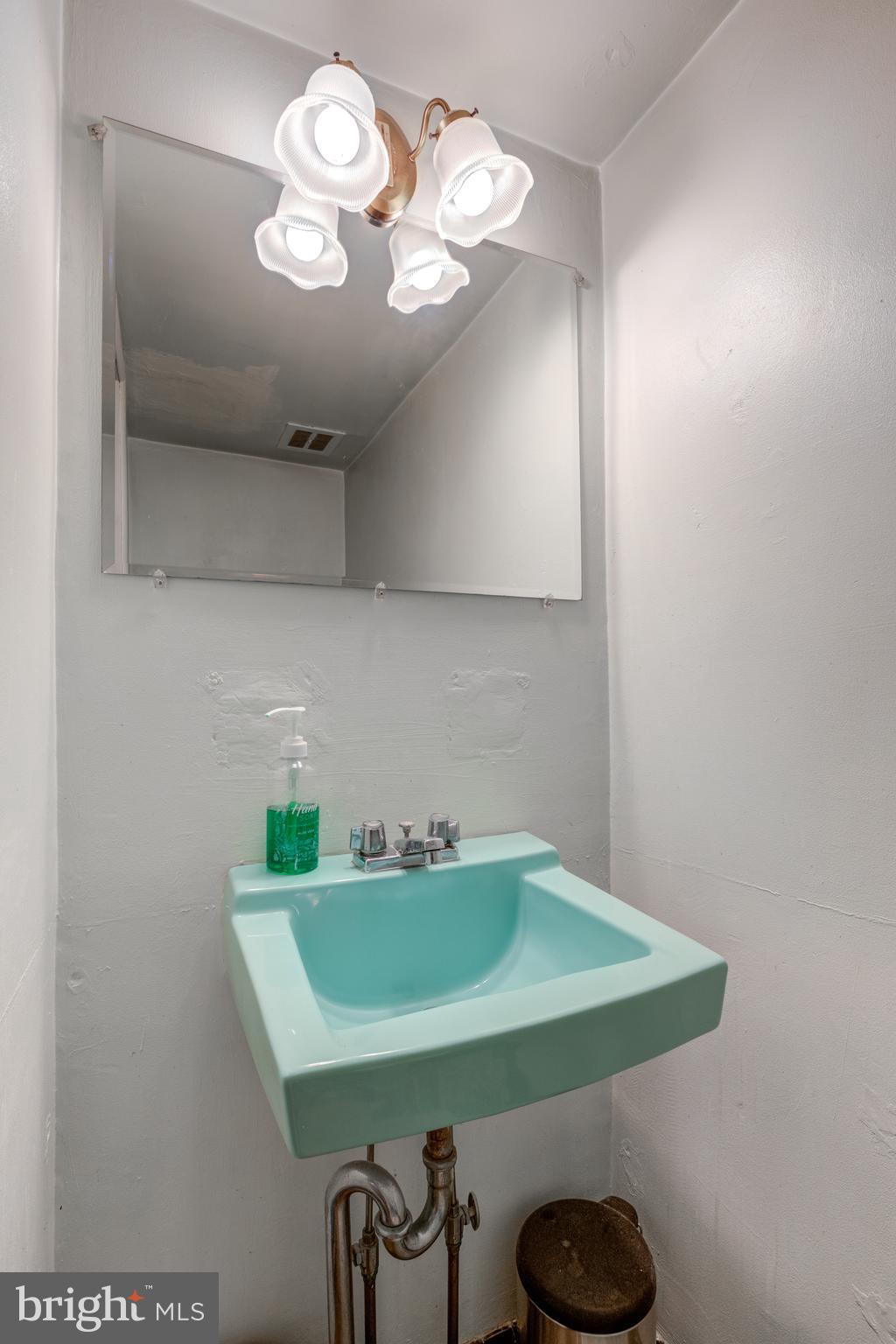 4014 Powell Road Brookhaven, PA 19015 - Photo 8 of 37