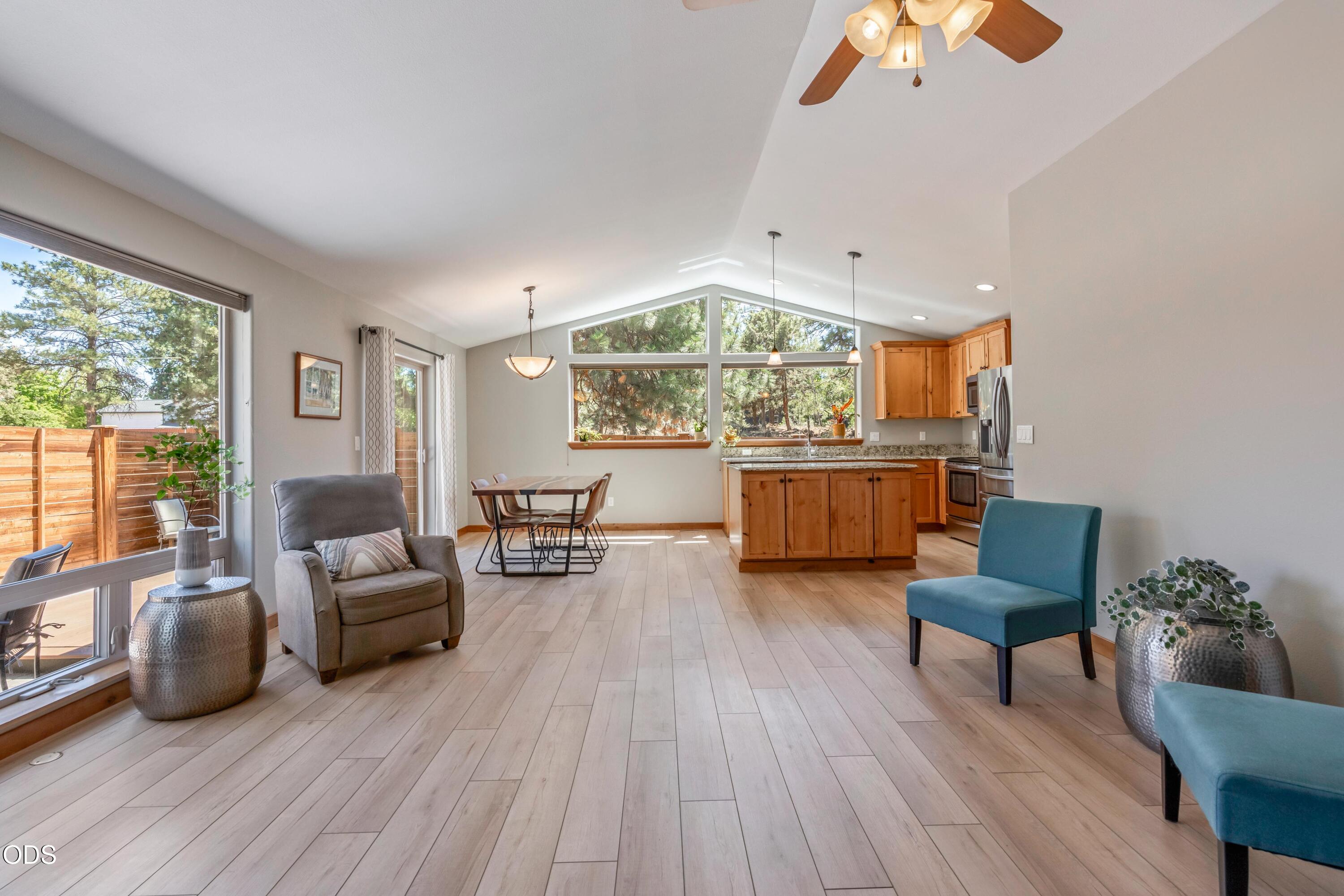 20218 Archie Briggs Road Bend, OR 97703 - Photo 5 of 34