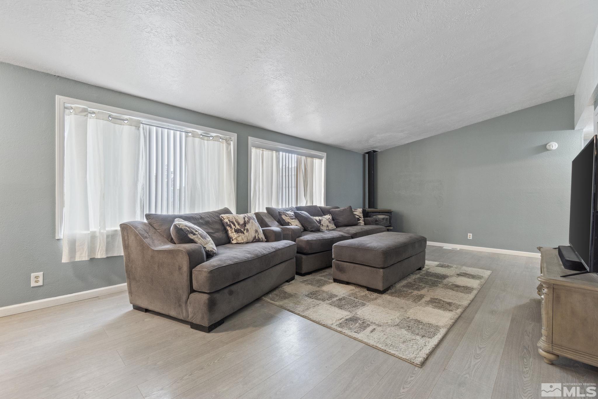 3940 Macaw Lane Reno, NV 89508 - Photo 9 of 35 a living room with furniture and a flat screen tv