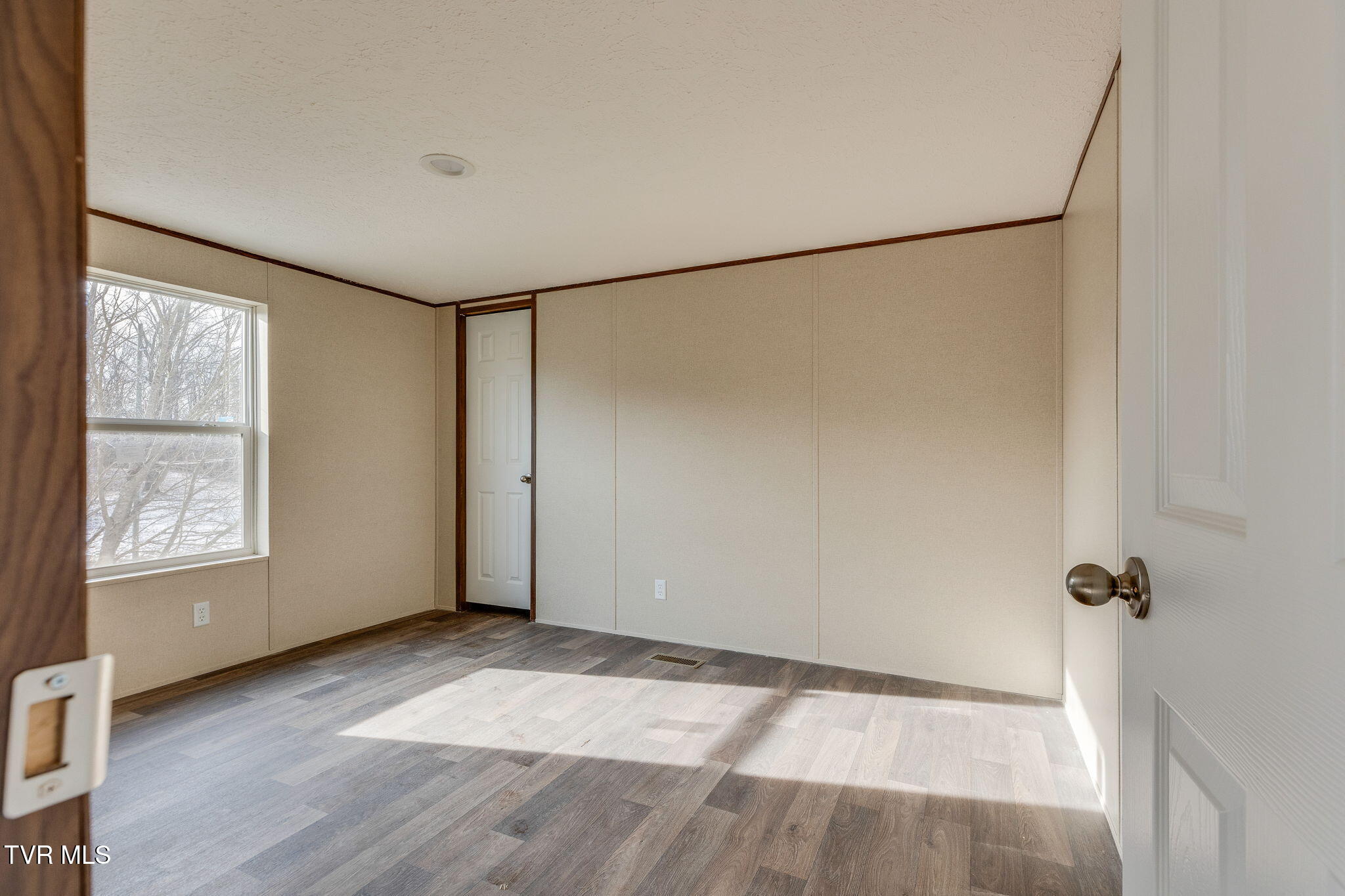 456 Meadow View Road Bristol, TN 37620 - Photo 15 of 25 015