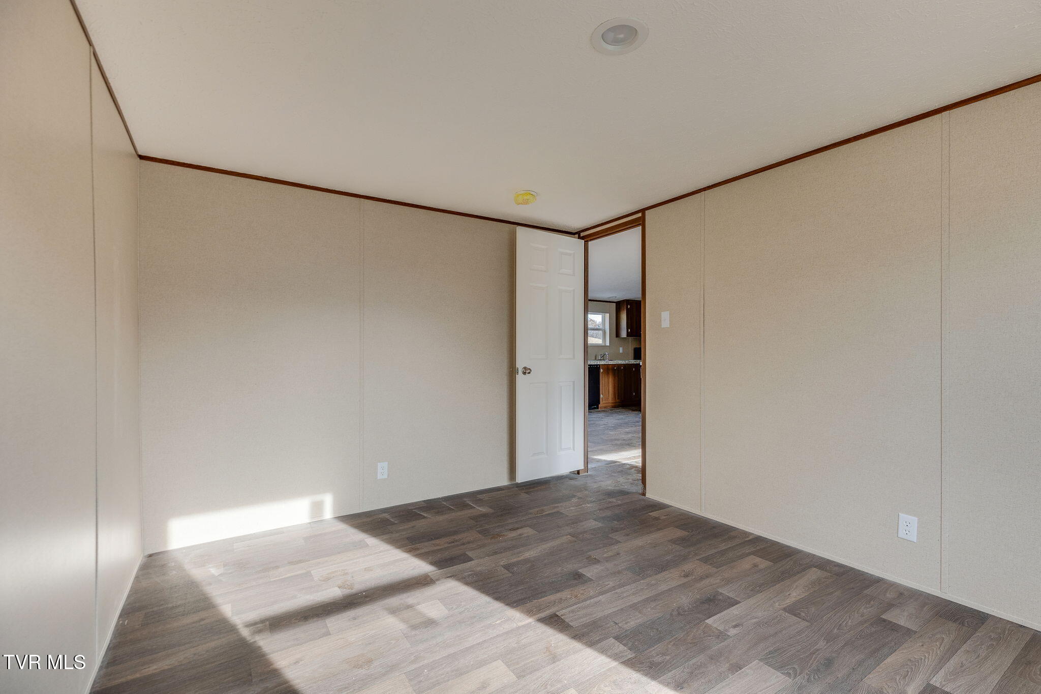 456 Meadow View Road Bristol, TN 37620 - Photo 17 of 25 017