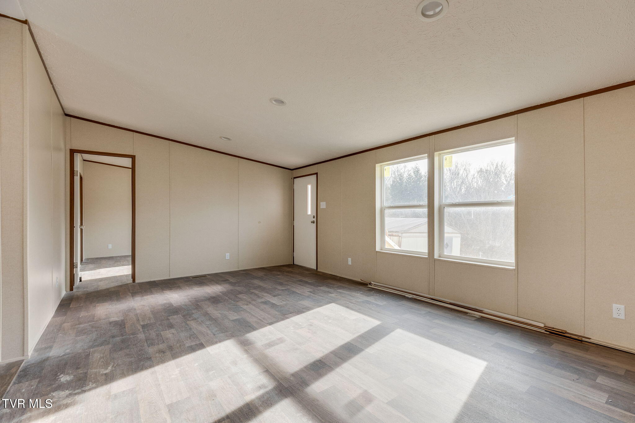 456 Meadow View Road Bristol, TN 37620 - Photo 4 of 25 004