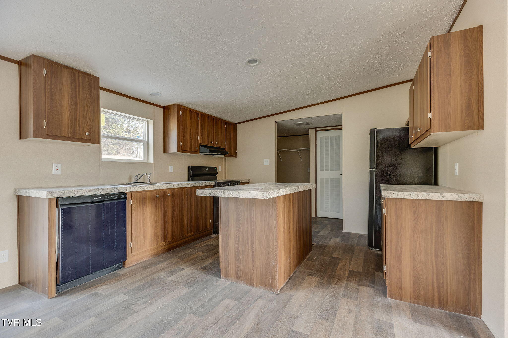 456 Meadow View Road Bristol, TN 37620 - Photo 7 of 25 007