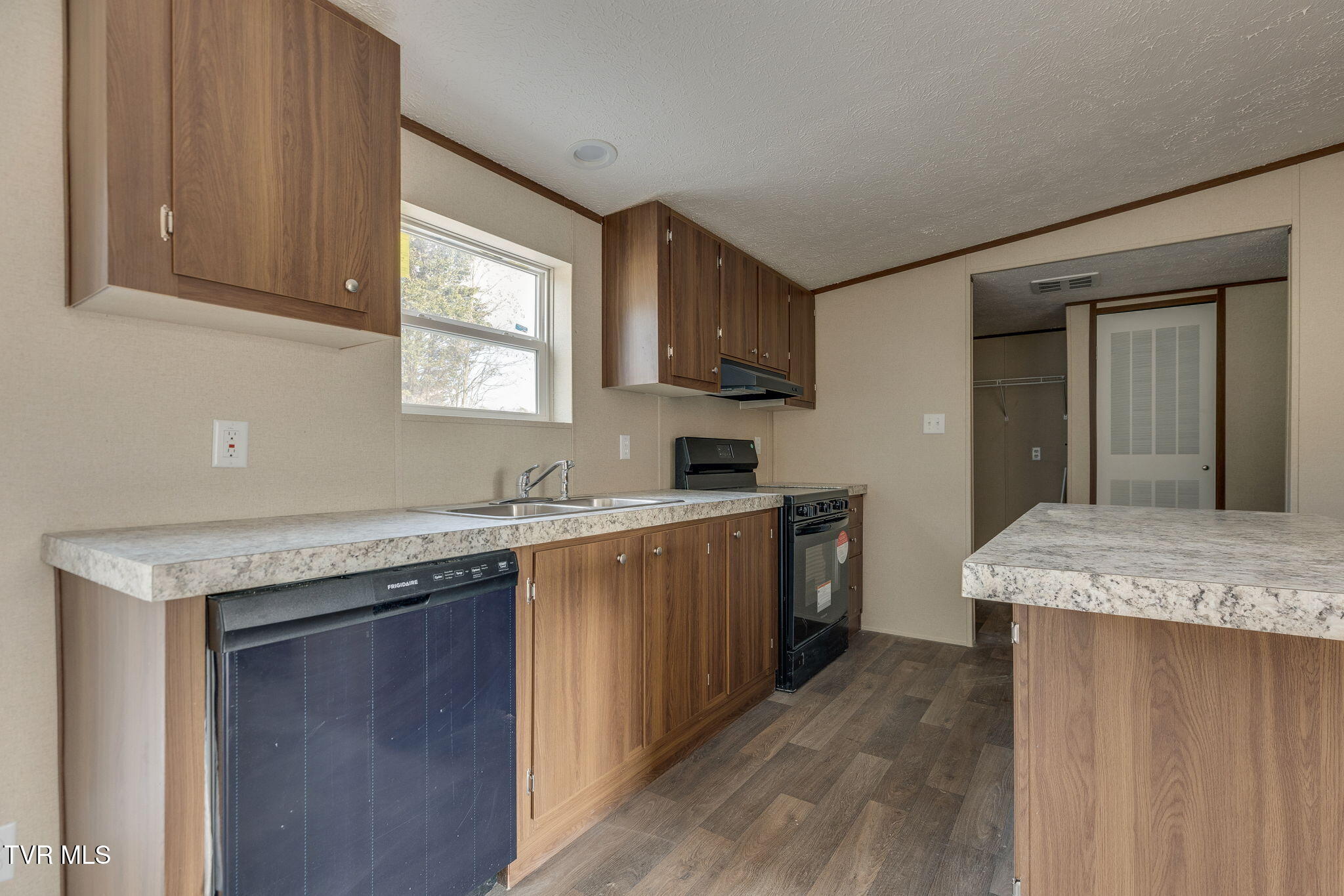 456 Meadow View Road Bristol, TN 37620 - Photo 8 of 25 008