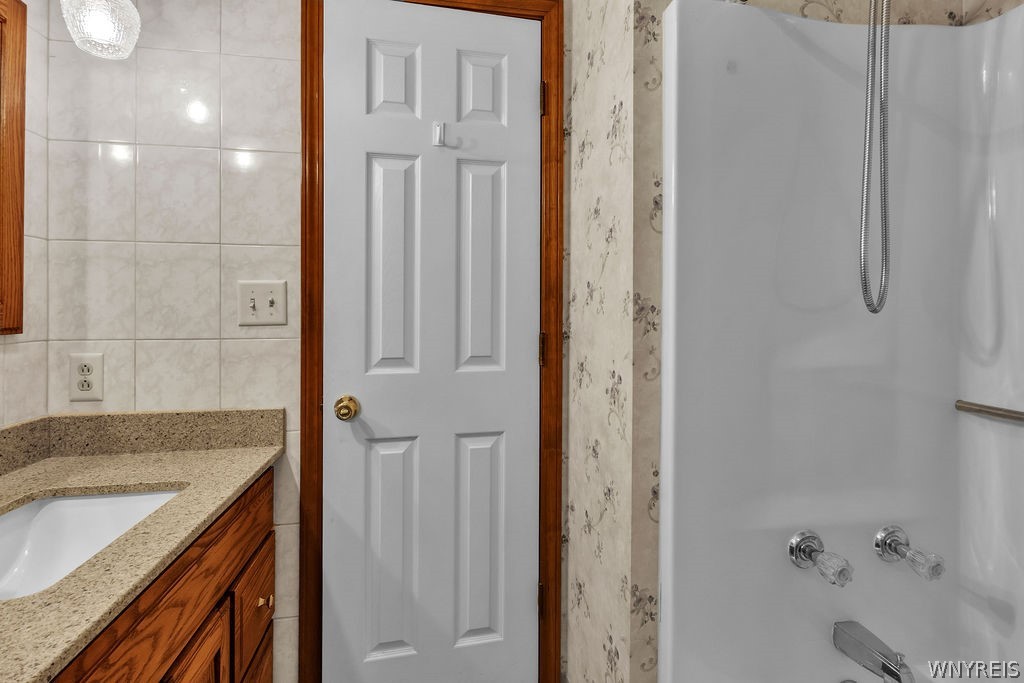 4755 Chestnut Ridge Road, Unit 9 Amherst, NY 14228 - Photo 29 of 46 Main bathroom