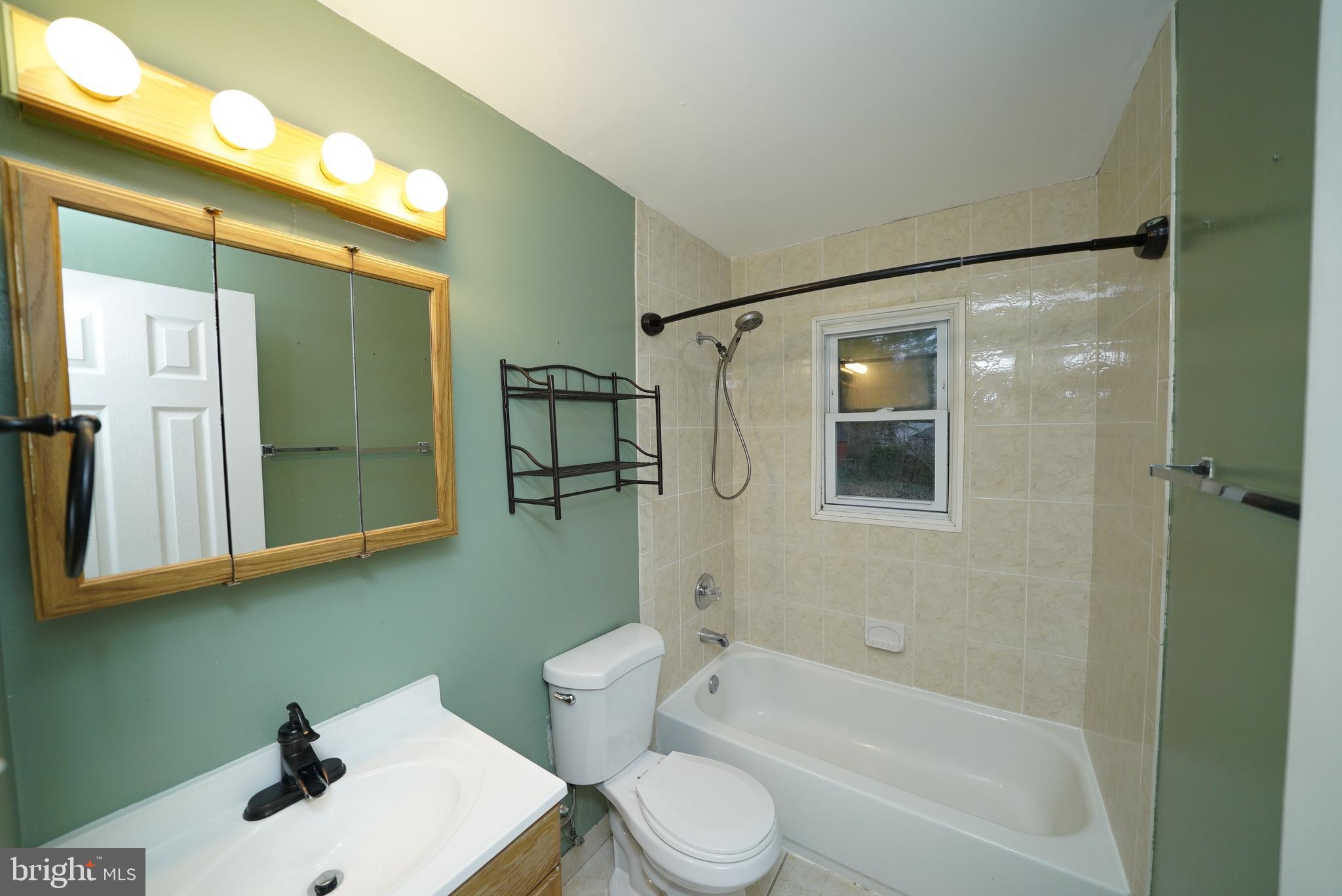 4121 Granby Road Woodbridge, VA 22193 - Photo 11 of 22 UPPER LEVEL FULL BATH 1