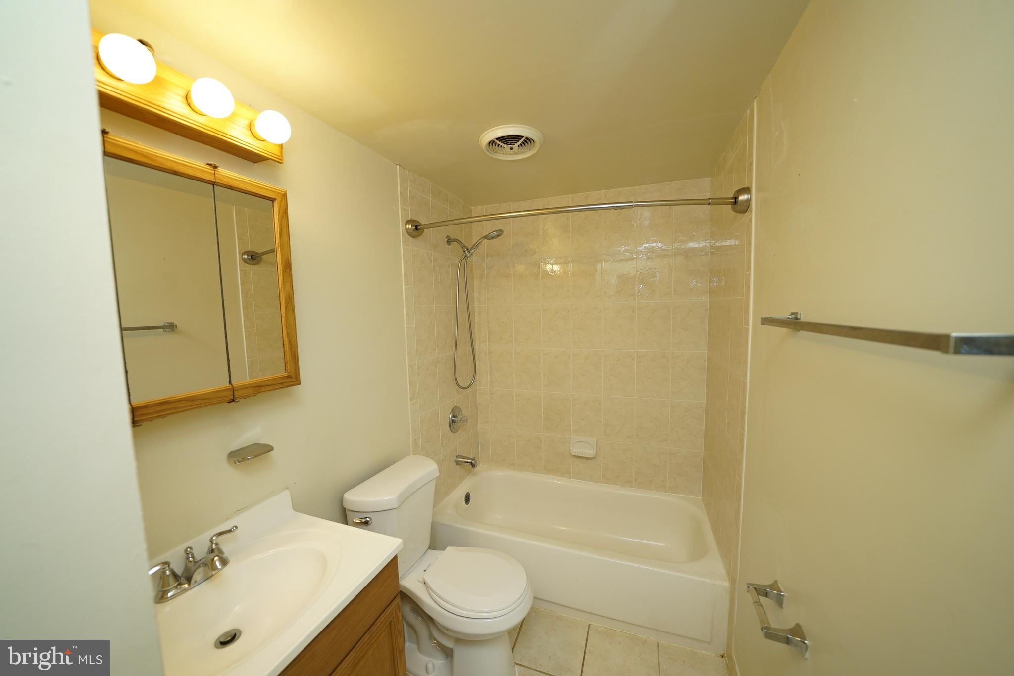 4121 Granby Road Woodbridge, VA 22193 - Photo 20 of 22 LOWER LEVEL LEVEL FULL BATH 1