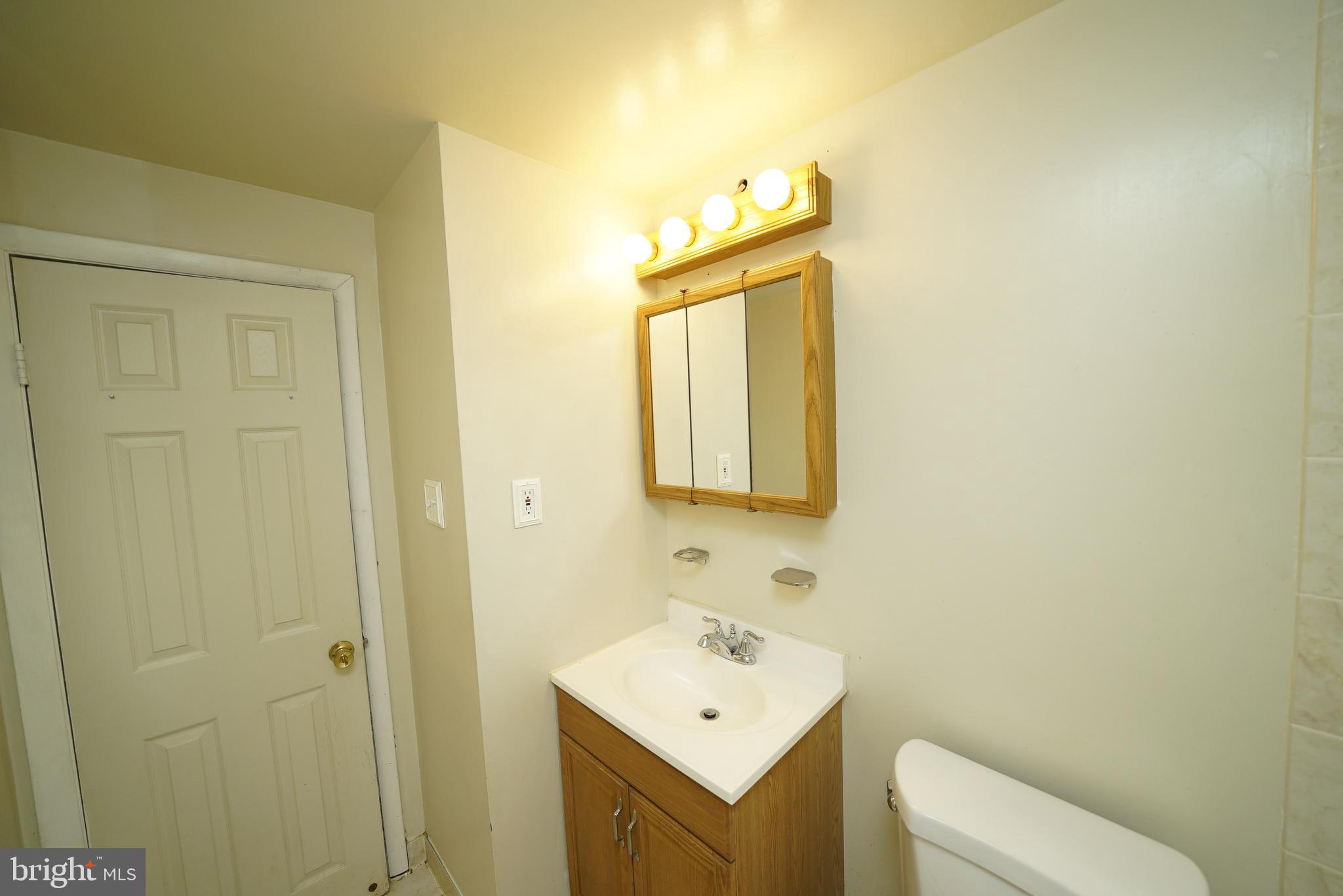 4121 Granby Road Woodbridge, VA 22193 - Photo 21 of 22 LOWER LEVEL FULL BATH 2