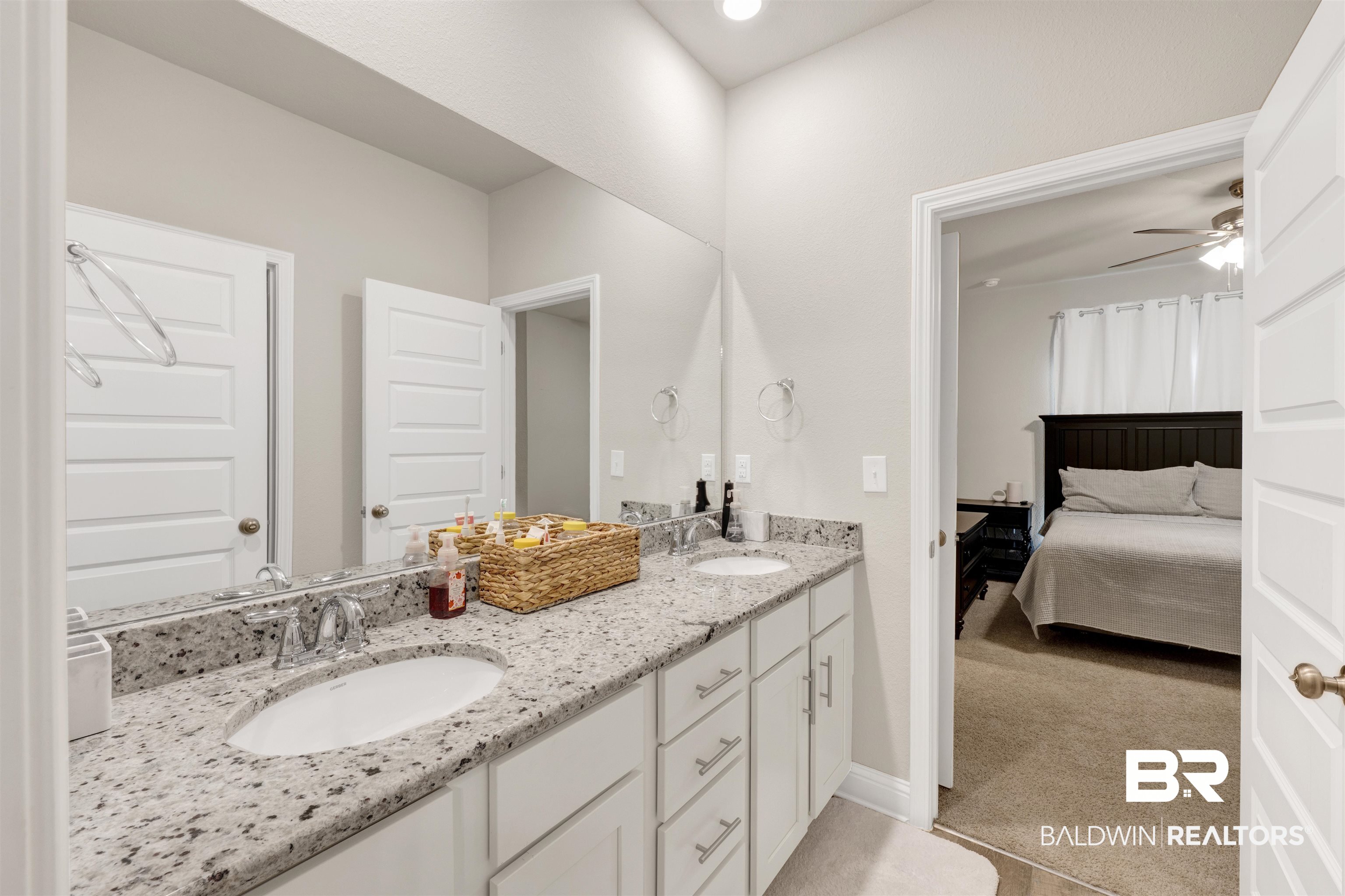 23099 Stock Avenue Foley, AL 36535 - Photo 20 of 31 Jack & Jill Bathroom
