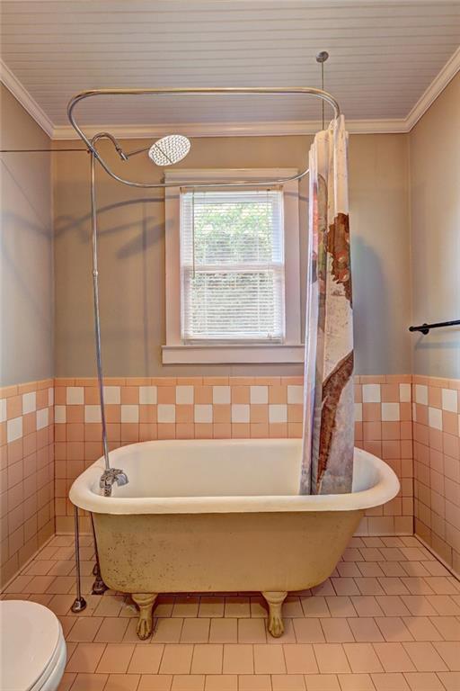 2870 Prospect Road Rutledge, GA 30663 - Photo 32 of 100 a spacious bathroom with a bathtub and window
