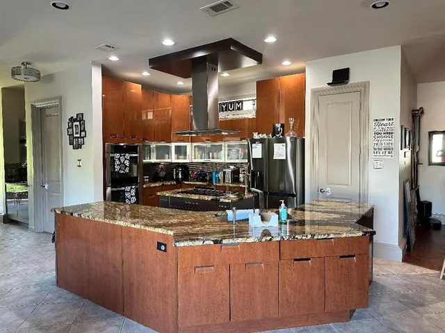 $1,150,000 | 8300 Willow Circle, Terrell, TX 75160