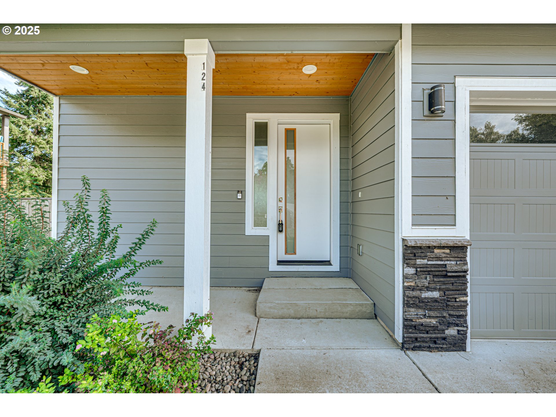 124 West 12th Way La Center, WA 98629 - Photo 6 of 35