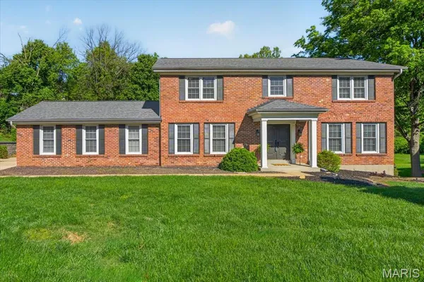 $619,900 | 395 Royal Valley Drive, Creve Coeur, MO 63141